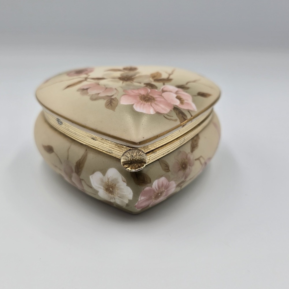 Victorian Garden Heart Trinket Box Dogwood Floral Hinged Porcelain Hummelwerk - Picture 9 of 13